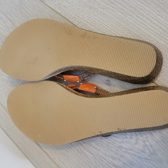 Women's Tan Short Wedge Sandle Size 7 1/2 - Picture 3 of 5